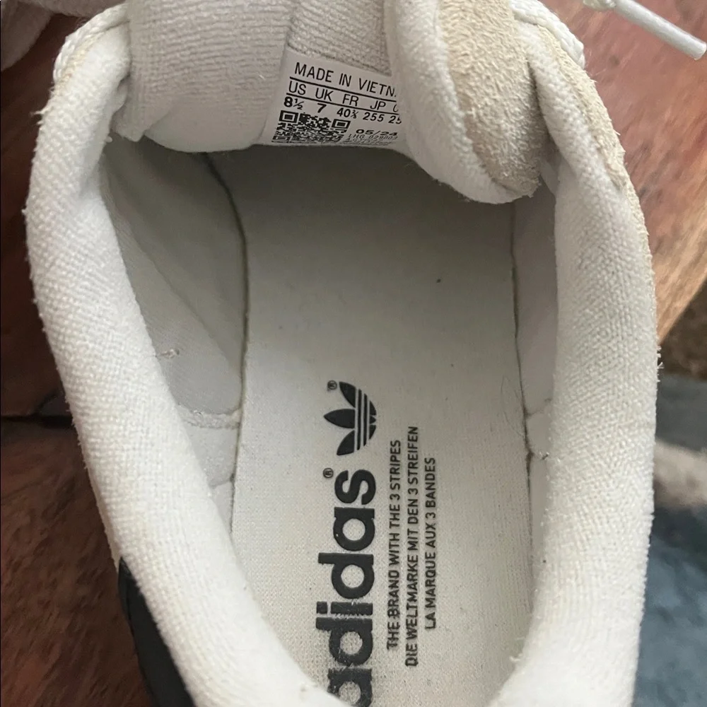 Adidas Campus Sneakers in Cream and Black - Picture 6 of 6